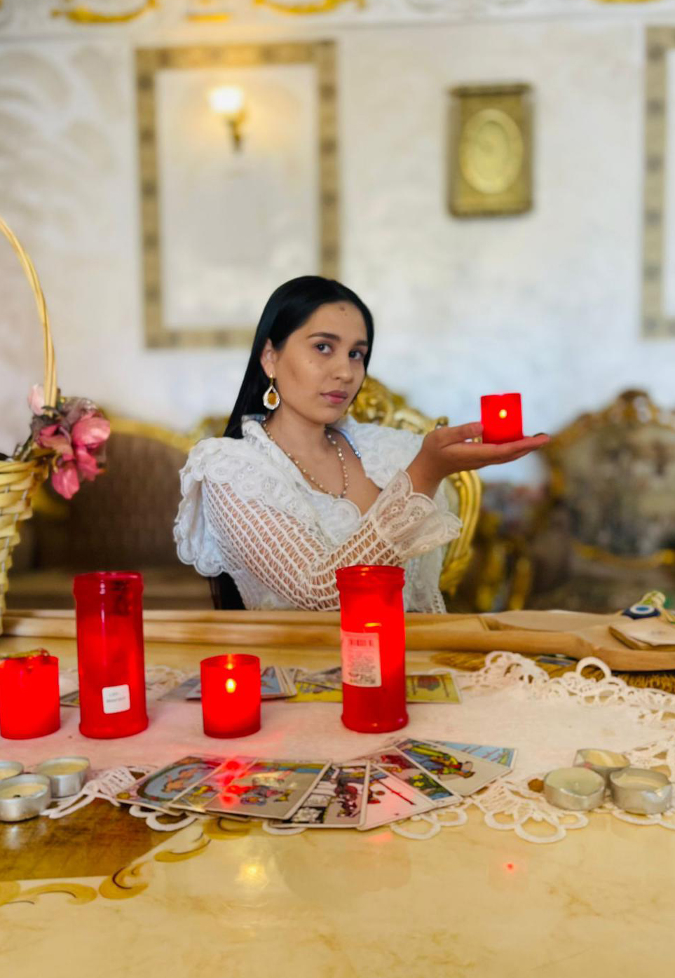 Clarvăzătoarea Mayra – Tarot și Astrologie